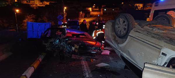 Ahmet KORKMAZER/ NEVŞEHİR, (DHA)- NEVŞEHİR’in Avanos ilçesinde, iki otomobilin çarpıştığı