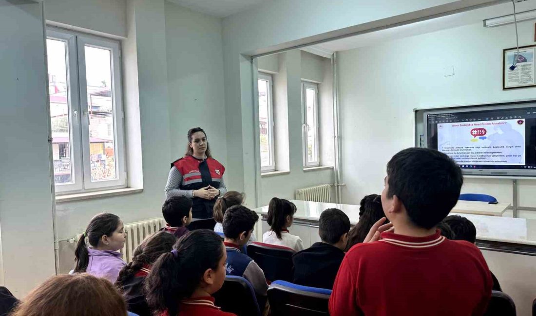 MERSİN'DE JANDARMA TARAFINDAN ORTAOKUL ÖĞRENCİLERİNE YÖNELİK SİBER FARKINDALIK EĞİTİMİ VERİLDİ.