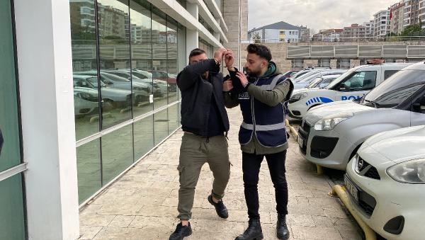 Otomobil tamirhanesinden 400 bin liralık hırsızlıkta 2 kardeşe gözaltı Otomobil tamirhanesinden 400 bin liralık hırsızlıkta 2 kardeşe gözaltı