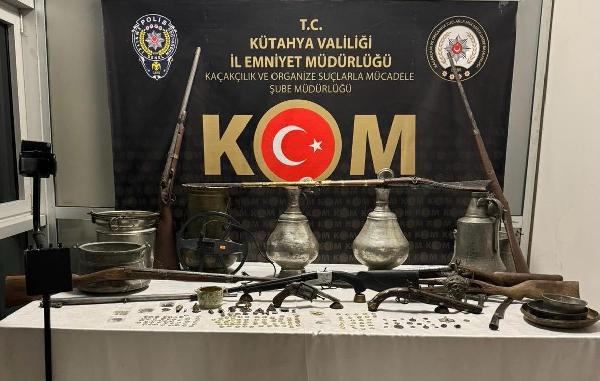 Oğuzhan KILIÇ/KÜTAHYA, (DHA)- KÜTAHYA’da otomobilinde ve evinde 176 sikke ile