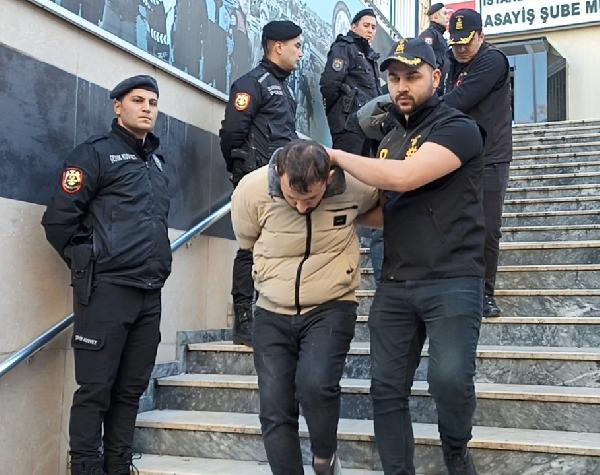 Ali AKSOYER / İSTANBUL, (DHA)- EYÜPSULTAN’da kendilerini yakalamak isteyen polislere