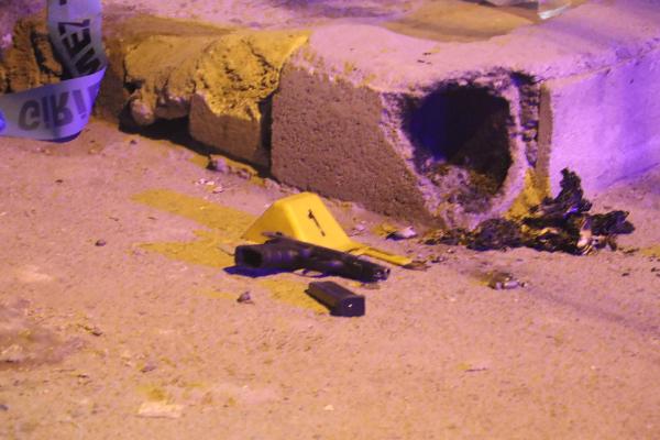 Ömer ŞULUL/ŞANLIURFA, (DHA)- ŞANLIURFA’da devriye görevinde bulunan gece bekçileri şüphelendiği 2