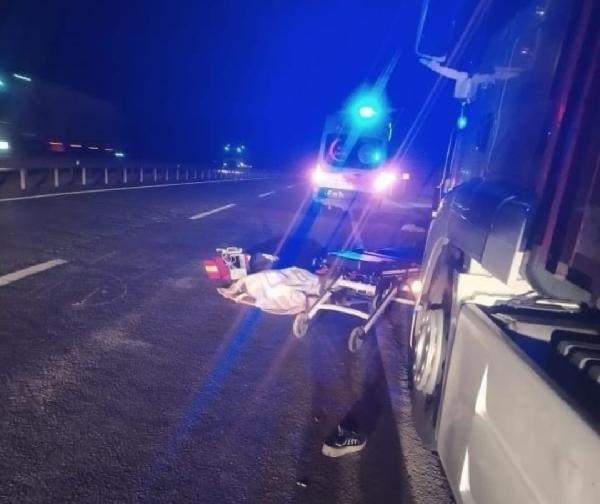 Ömer ŞULUL/ ŞANLIURFA, (DHA)- ŞANLIURFA’nın Viranşehir ilçesinde patlayan lastiği kontrol etmek