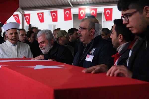 Şehit Piyade Uzman Çavuş Gün, son yolculuğuna uğurlandı 1 sehit piyade uzman cavus gun son yolculuguna ugurlandi a686b0a