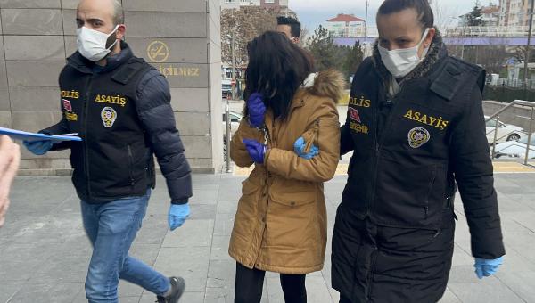 Sarp DEMİRHAN/ESKİŞEHİR,(DHA)-ESKİŞEHİR’de Süleyha Yılmaztürk (23), tartıştığı halası Naciye Yılmaztürk’ü (63)