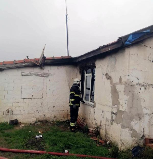Tekirdağ’da, evde çıkan yangında alevlerin arasında kalıp öldü Murat YAYIN/ TEKİRDAĞ, (DHA)- TEKİRDAĞ’ın Hayrabolu ilçesinin kırsal Temrezli Mahallesi’nde