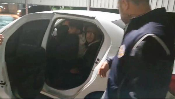 uygulamada durdurulan otomobilden 6 kacak gocmen cikti 2543b53