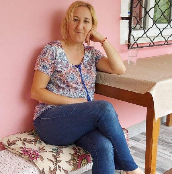 yolun karsisina gecerken otomobil carpan kadin oldu 6263f34