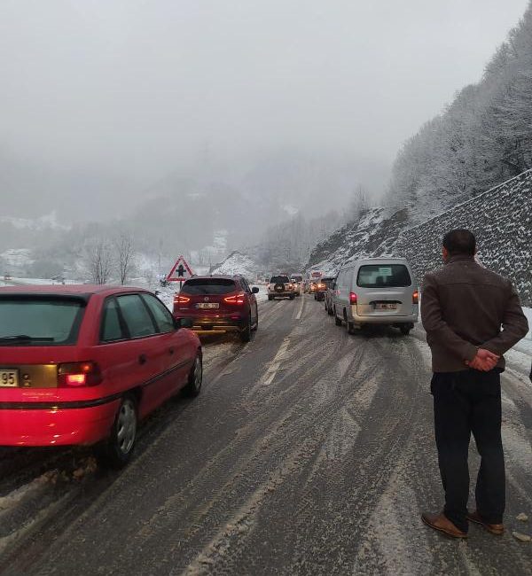 Ali Sencer ARSLAN- Sinan KABATEPE/ ZONGULDAK, (DHA)- ZONGULDAK’ta akşam saatlerinde şiddetini arttıran