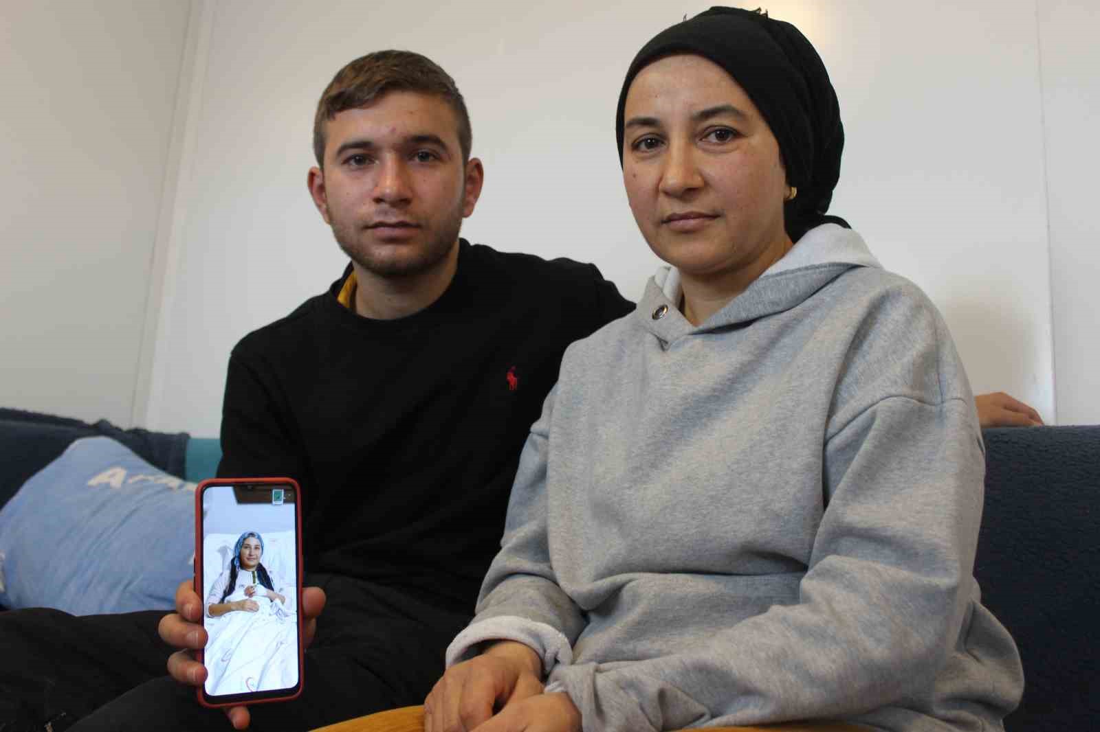 10 saat enkaz altinda kalan anne ve oglu birlikte yasama tutundu 433a601