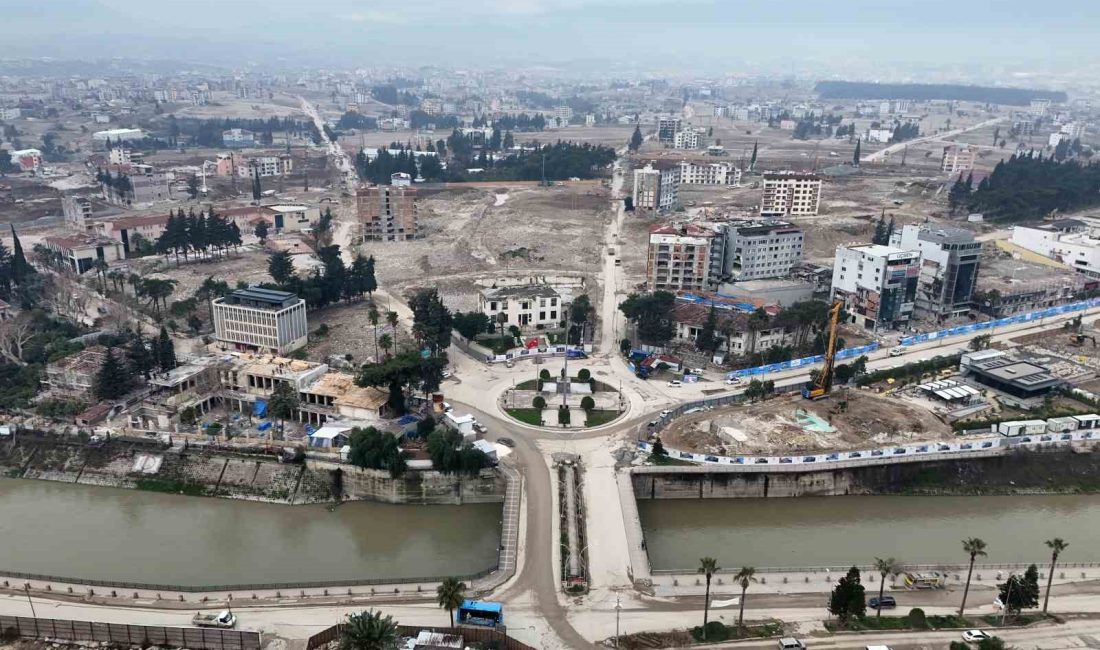 ENKAZIN KALDIRILMASININ ARDINDAN AÇILAN ALAN VE AYAKTA KALMAYI BAŞARAN BİNALAR