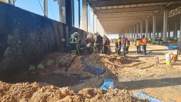 Ersan ERDOĞAN/MANİSA, (DHA)- MANİSA Organize Sanayi Bölgesi’ndeki bir fabrika inşaatında kaynak