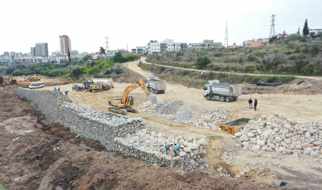 KENT GENELİNDE ULAŞIM ALTYAPISINI GÜÇLENDİRMEYE YÖNELİK ÇALIŞMALARINI SÜRDÜREN VE VATANDAŞLARIN