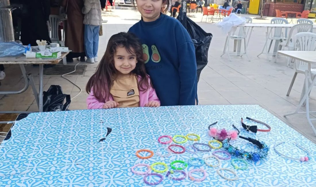Düziçili esnaflarından Abdurrahman Alabaca’nın kızları Damla, Sude, Sıla ve İlçemiz
