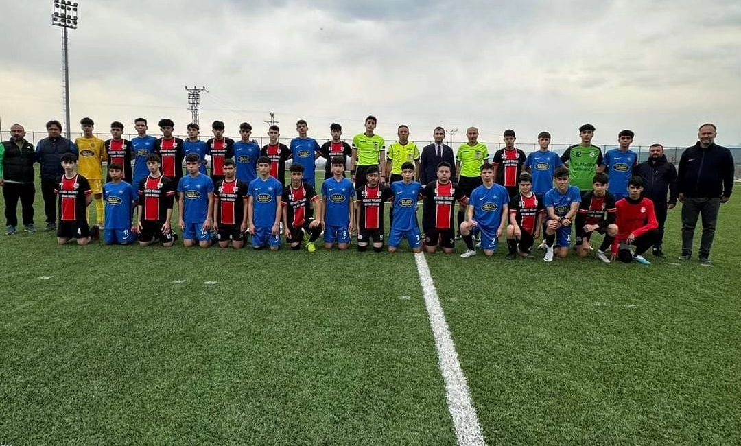 Sumbas sentetik saha da U_16 Futbol maçını 7 Mart Kadirli