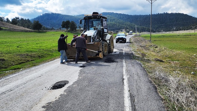 Kahramanmaraş Büyükşehir Belediyesi, Andırın’da kırsal mahallelerin ulaşımını iyileştirmek için grup