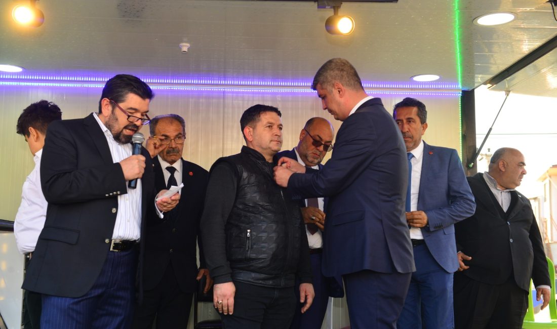 İyi Parti ve MHP’den Yeniden Refah Partisine katılımların olduğu Yahya