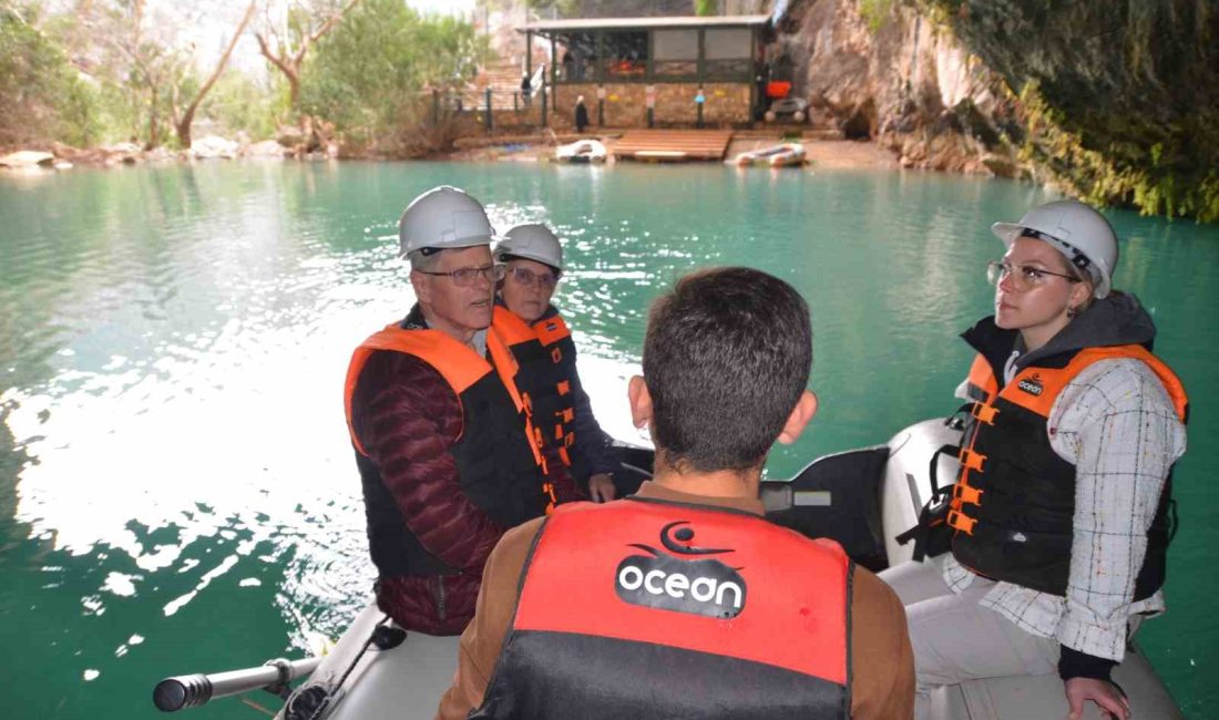 ANTALYA'NIN İBRADI İLÇESİ ÜRÜNLÜ MAHALLESİ'NDE YERLİ VE YABANCI ZİYARETÇİLERİN AKININA