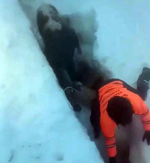 Dinçer AKTEMUR/ARDAHAN, (DHA)- ARDAHAN’ın Posof ilçesi Derindere köyünde 4 evin