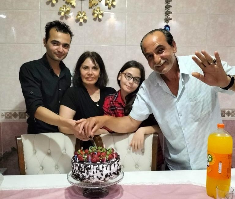 DEPREMİN VURDUĞU OSMANİYE'DE ANNESİ, BABASI VE KIZ KARDEŞİ İLE BİRLİKTE