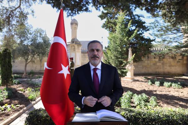 Bakan Fidan, Marsa'da Malta Türk Şehitliği'ni ziyaret etti