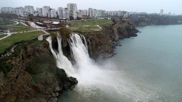 Alparslan ÇINAR/ANTALYA, (DHA)- ANTALYA’da, dün etkili olan sağanak sonrası taşan