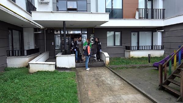 Tezcan SOLMAZ/ DÜZCE, (DHA)- DÜZCE’de polisin düzenlediği fuhuş operasyonunda 3’ü kadın