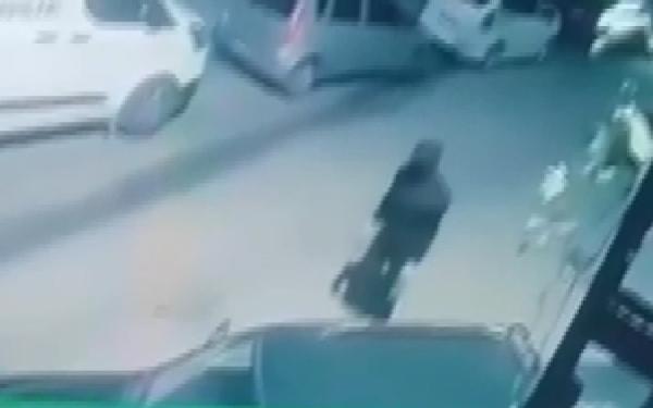 gaziosmanpasada motosiklette cikan yangin otomobile sicradi 2 arac hurdaya dondu 22cb4a5