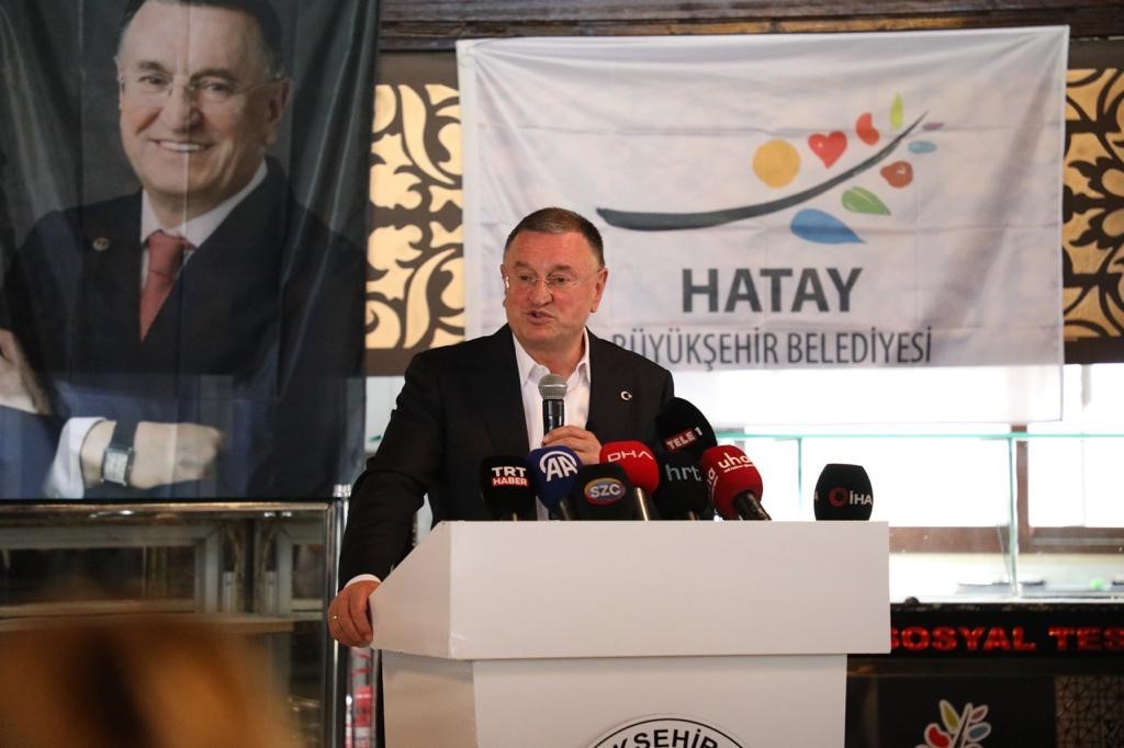Hatay Büyükşehir Belediye Başkanı Savaş: "Hataylılar haklı olarak çok kızgın ve öfkeli, herkesi protesto etmek haklarıdır"