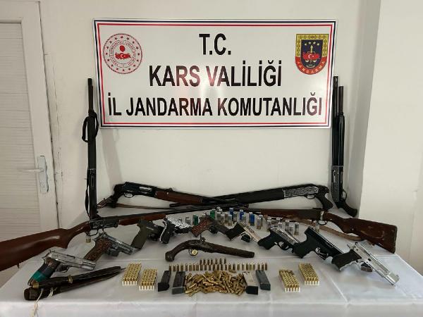 Volkan KARABAĞ/KARS, (DHA)- KARS’ta silah kaçakçılığı yaptıkları belirtilen şüphelilere yönelik