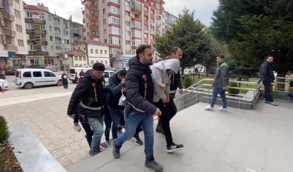 Yusuf ÇINAR/ÇORUM, (DHA)- ÇORUM’da 5 farklı adresteki kömürlüklere girip, malzeme