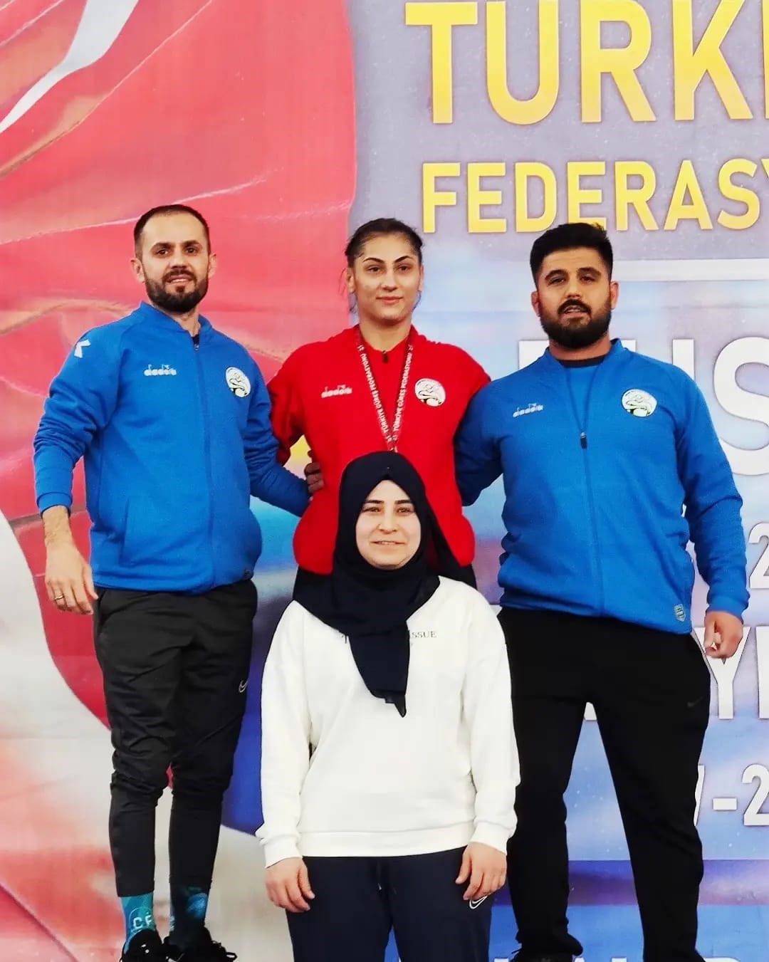 kozanli kadin guresci dunya ikincisini minderde devirdi sampiyon oldu c59a90d