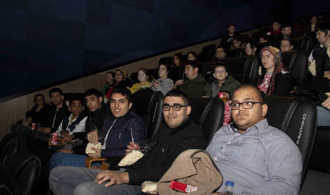 MERSİN BÜYÜKŞEHİR BELEDİYESİ’NİN MOLA EVİ’NDEN FAYDALANAN ÖZEL BİREYLER İÇİN SİNEMA