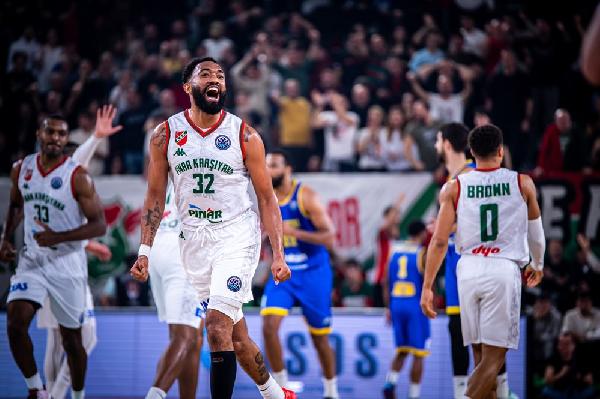 pinar karsiyaka yarisi birakmadi e84de87