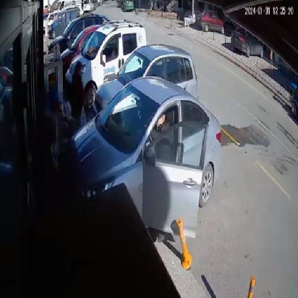 İsa ÇİÇEK/SAKARYA, (DHA)- SAKARYA’nın Kocaali ilçesinde sürücüsünün manevra yaparken fren