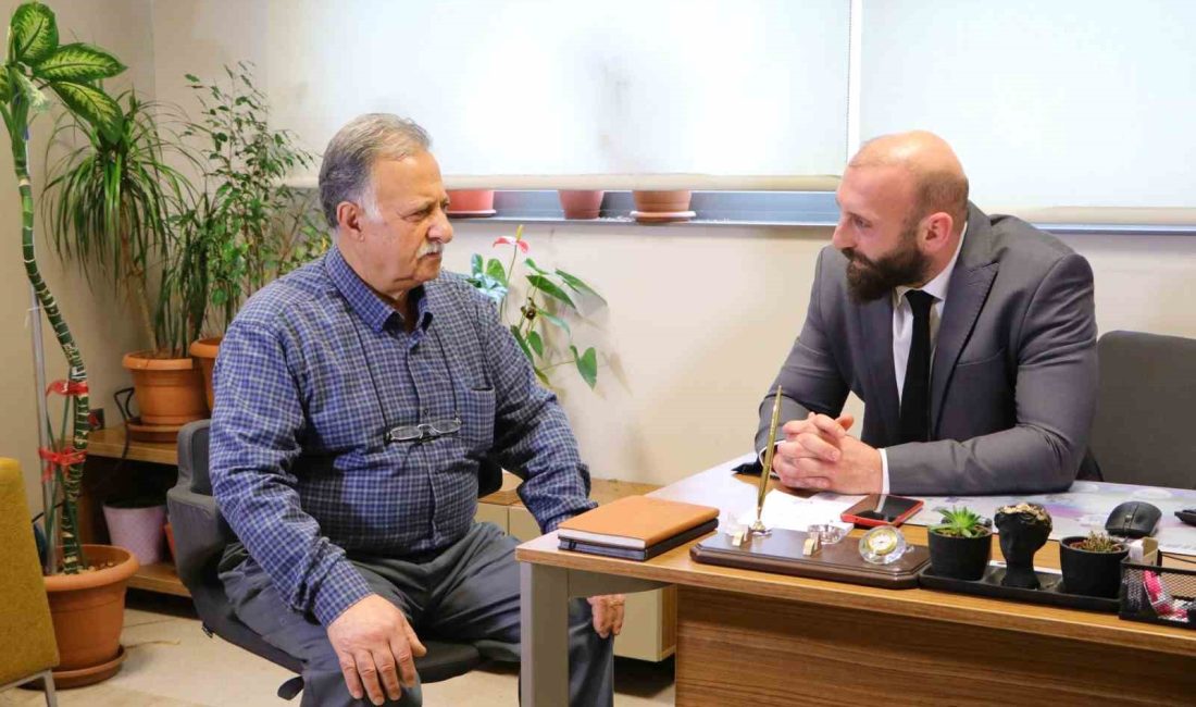 ADANA’DA KARIN DAMARINDA BALONLAŞMA ŞİKAYETİYLE HASTANEYE BAŞVURAN YAŞLI ADAM, TÜRKİYE’DE