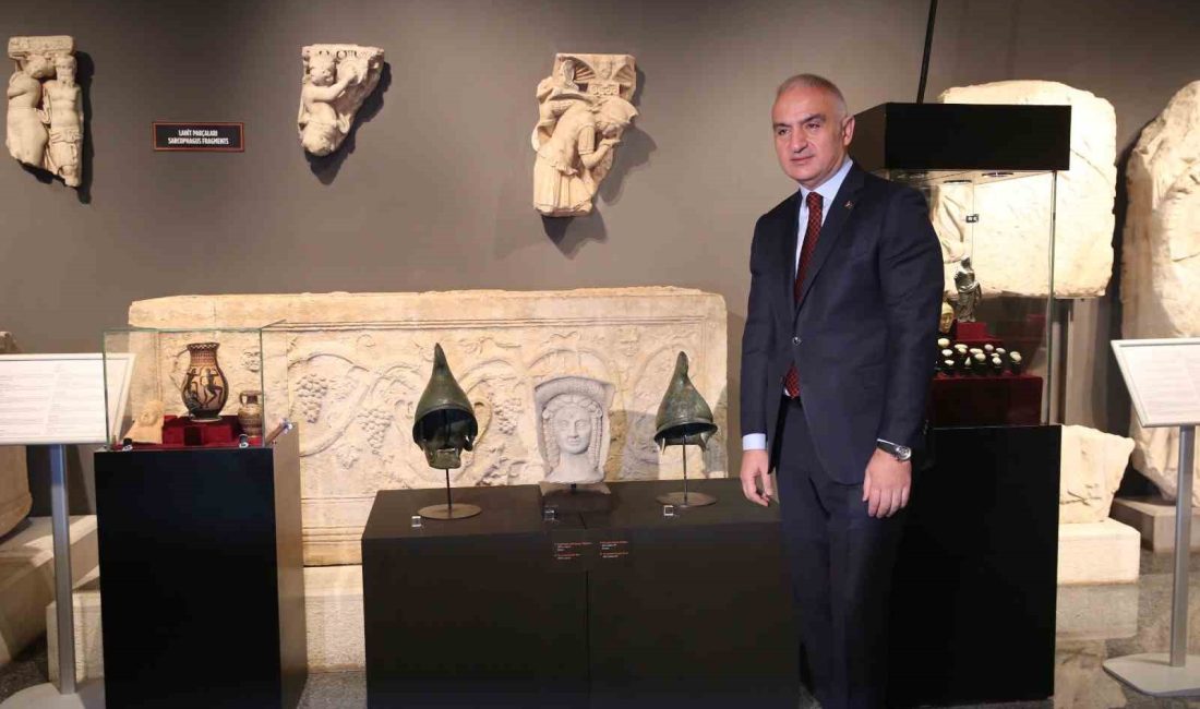 ARALARINDA İNGİLTERE’DEN GETİRİLEN 1 ESER DE OLMAK ÜZERE 42 ESER