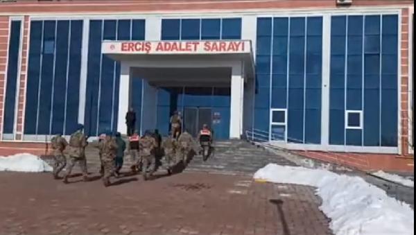 Van’da suç örgütüne ‘uyuşturucu ticareti’ operasyonu; 5 tutuklama VAN, (DHA)- VAN’ın Ercis ilçesinde uyuşturucu ticareti yapan suç örgütüne
