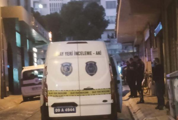 yardim cagrisi sonrasi evde cesedi bulunan kadini kizinin erkek arkadasi oldurmus 1d7f5a6