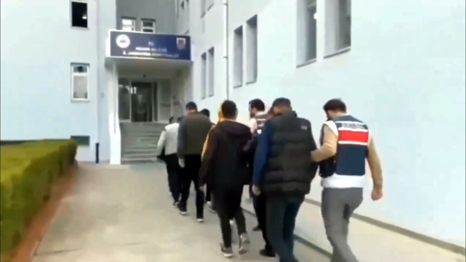 18 ilde 'Yasa dışı bahis' ve 'Nitelikli dolandırıcılık' operasyonu: 40 gözaltı