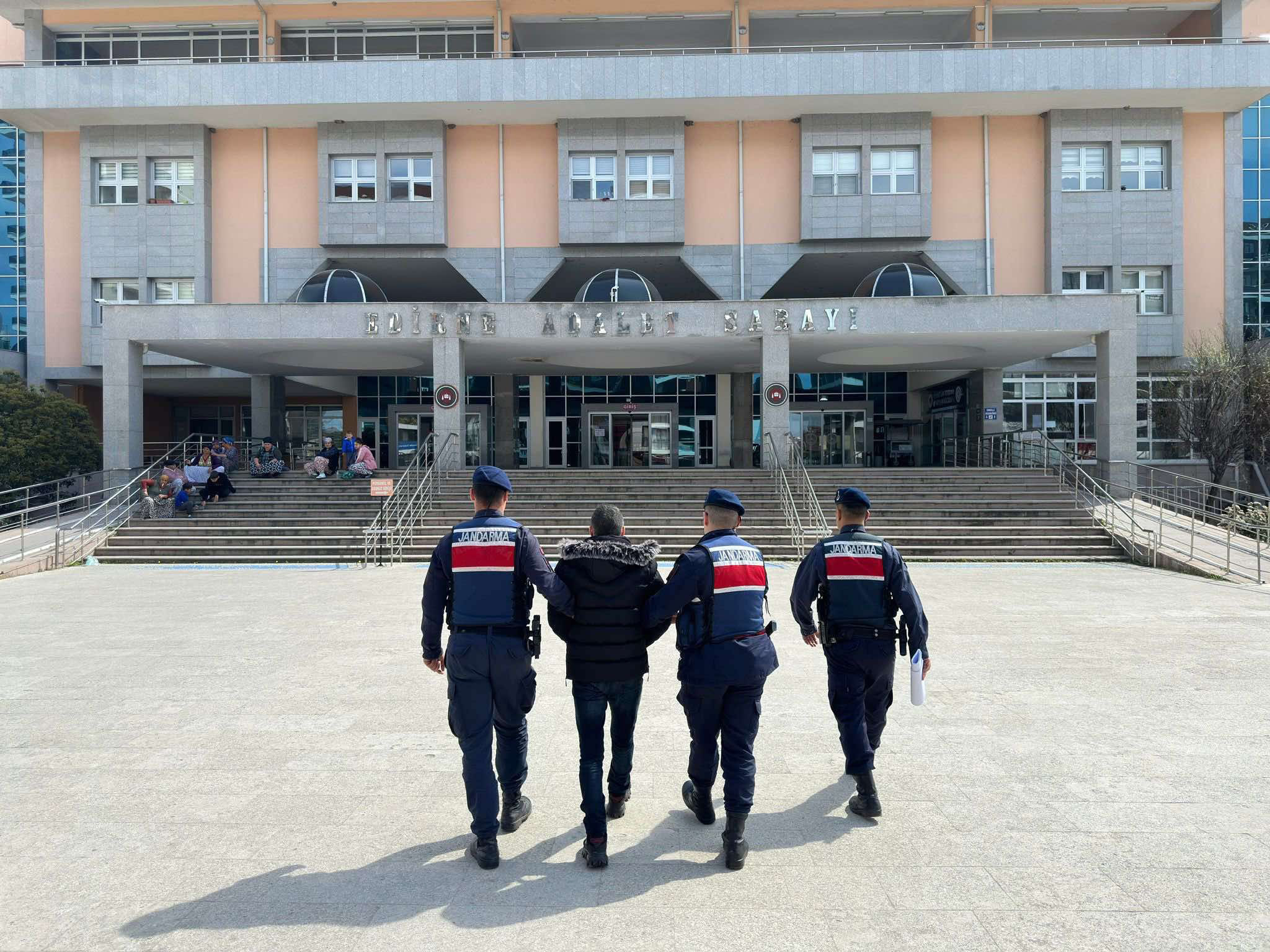 3 yil hapis aranan pkk hukumlusu yunanistana kacarken yakalandi 66027b9f06f4b