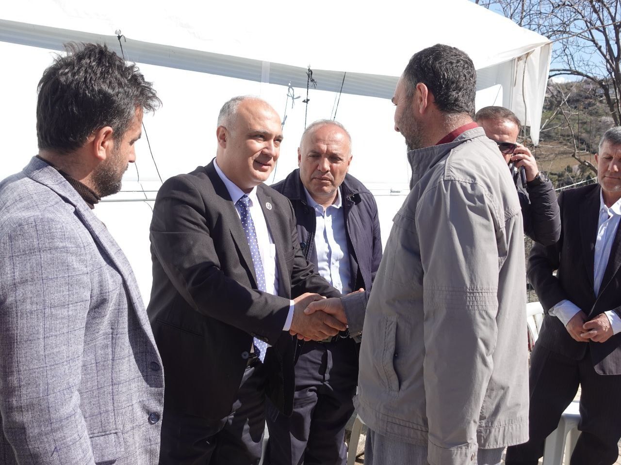 ASFALT ZENGİNİN KAPISINA KADAR GİDİYOR, SİZİN GÜNAHINIZ NE?