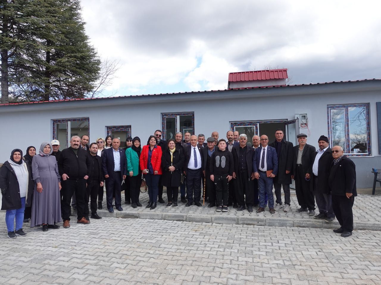 ASFALT ZENGİNİN KAPISINA KADAR GİDİYOR, SİZİN GÜNAHINIZ NE?