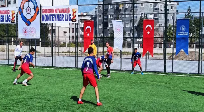 Hatay'ın İskenderun ilçesinde depremzede çocuklar için düzenlenen Konteyner Ligi başladı.