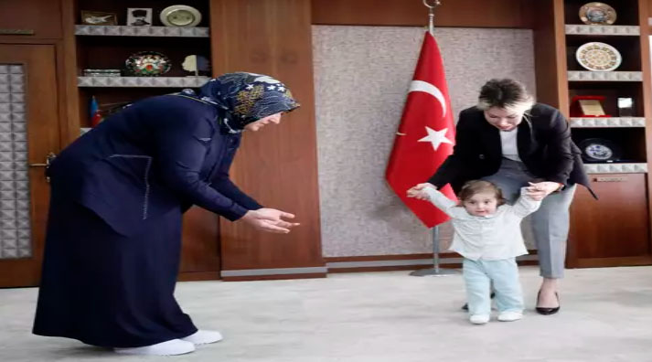 TÜRKİYE'de ikinci rahim nakliyle bebek sahibi olan Havva ve Şükrü