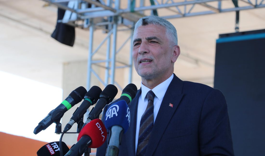 BAKAN BOLAT, BASBAŞ AÇILIŞINI GERÇEKLEŞTİRDİ Ticaret Bakanı Ömer Bolat İzmir