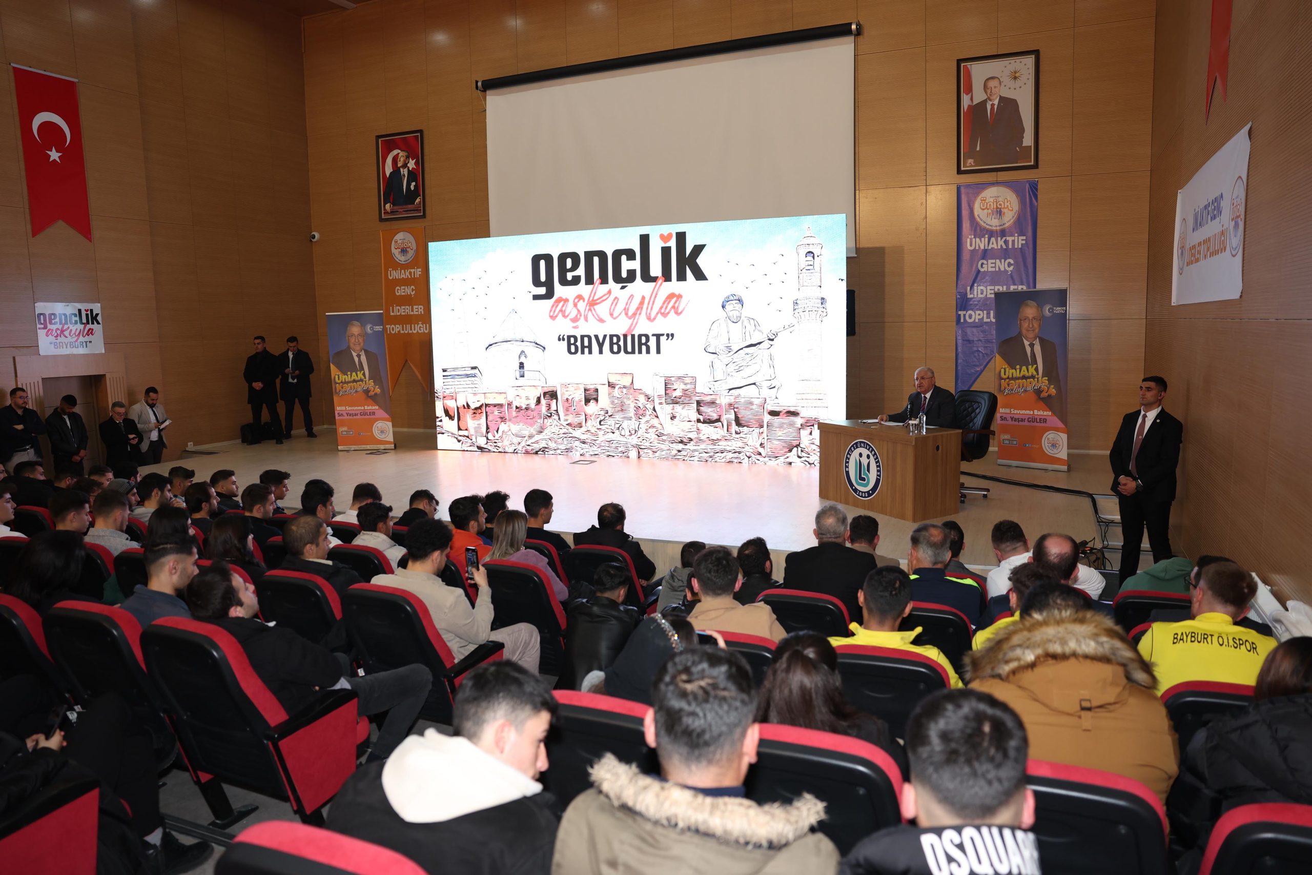 Bakan Güler, üniversite öğrencileriyle buluştu