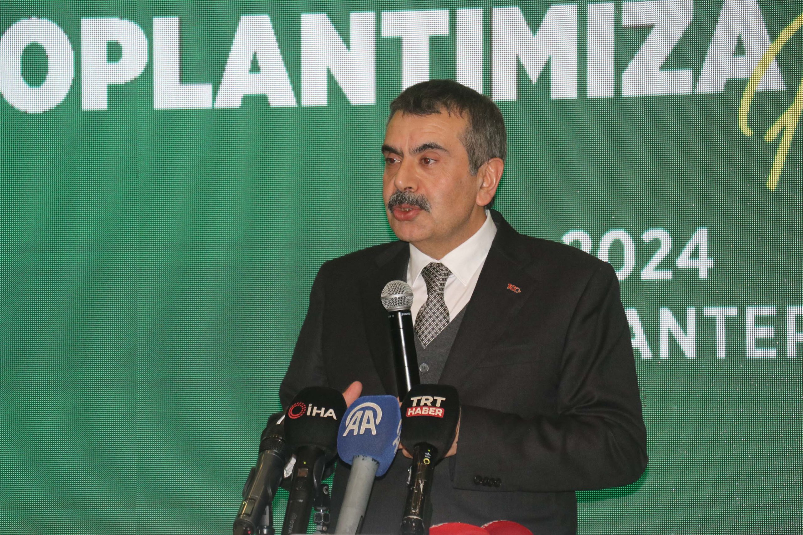 bakan tekin okul bahcelerini civil civil hale getirdigimiz zaman dijital bagimlilikla mucadele etmis olacagiz 3 65f34a393ce43 scaled