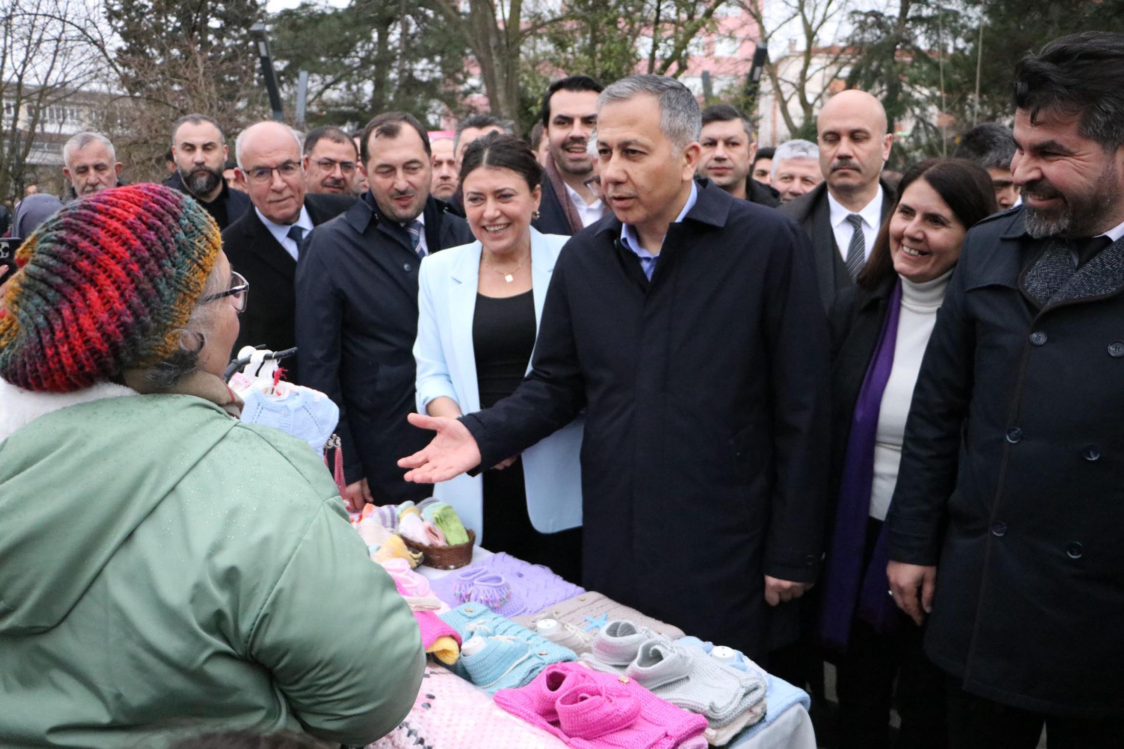 Bakan Yerlikaya'dan Tekirdağ'da esnaf ziyareti (2)