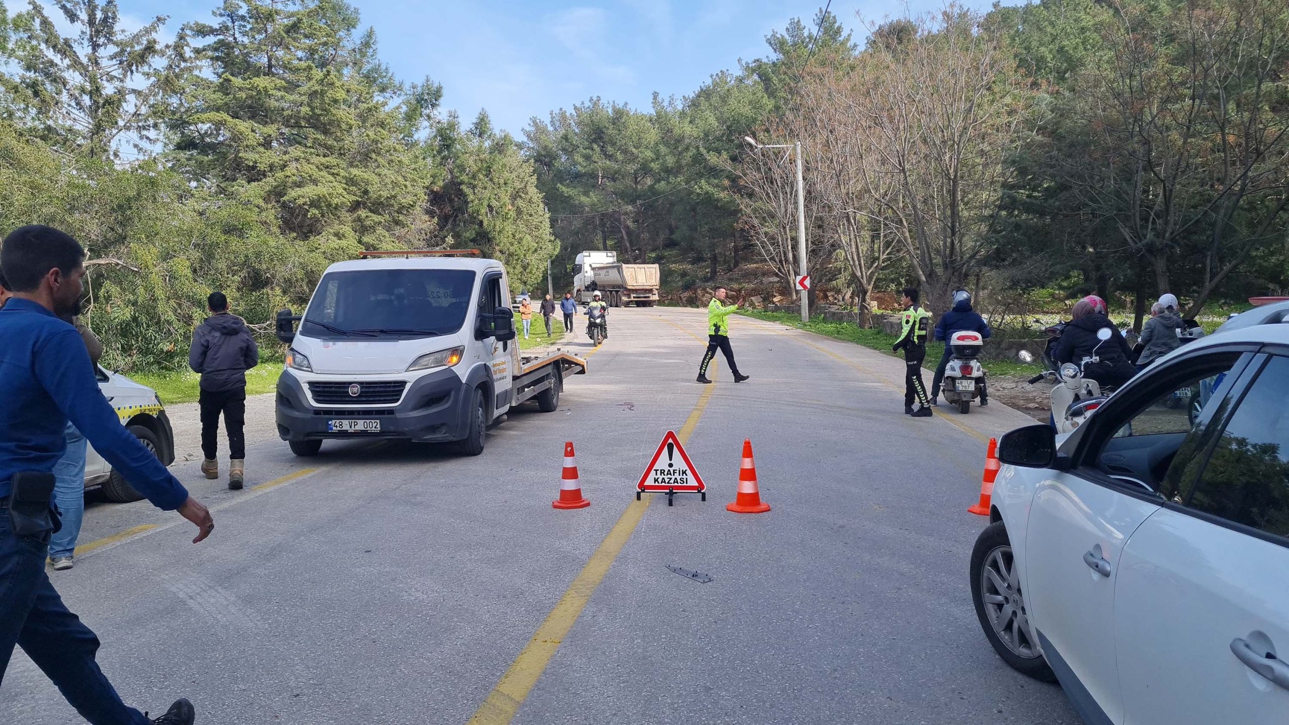 Bodrum'da, hafriyat kamyonuna çarpan motosikletli öldü